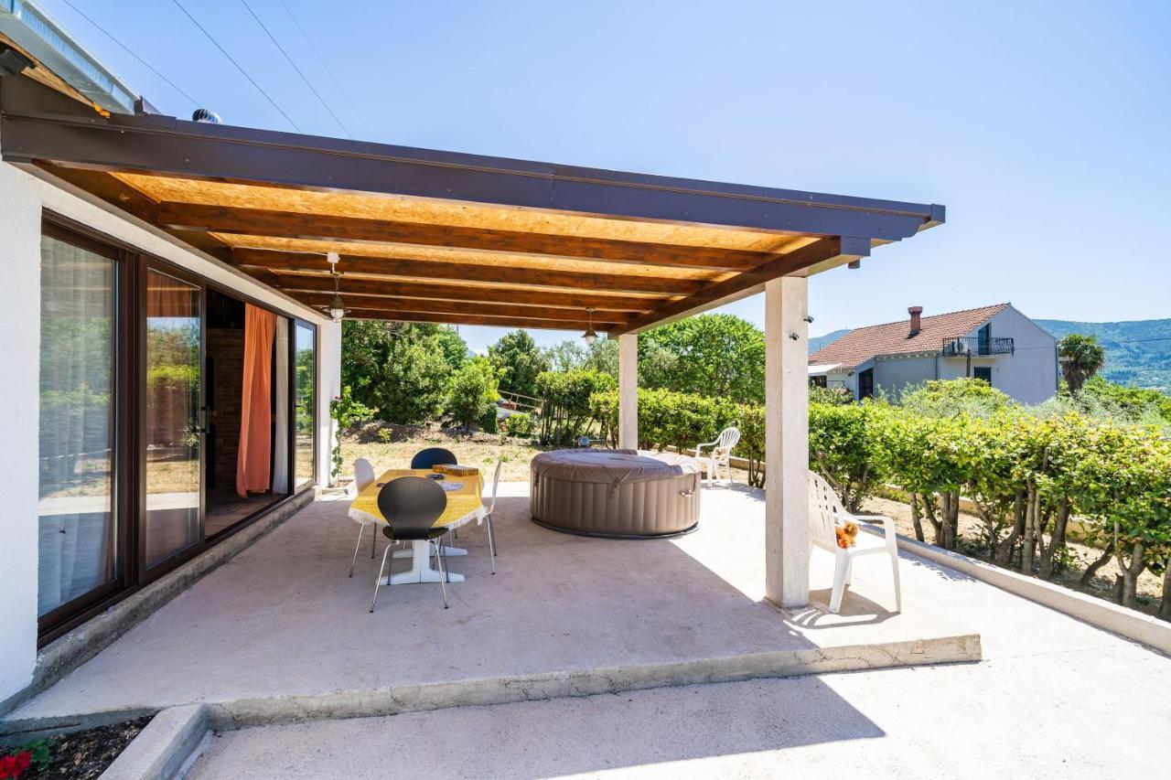 Laurel Leaf Apartment Lovorno