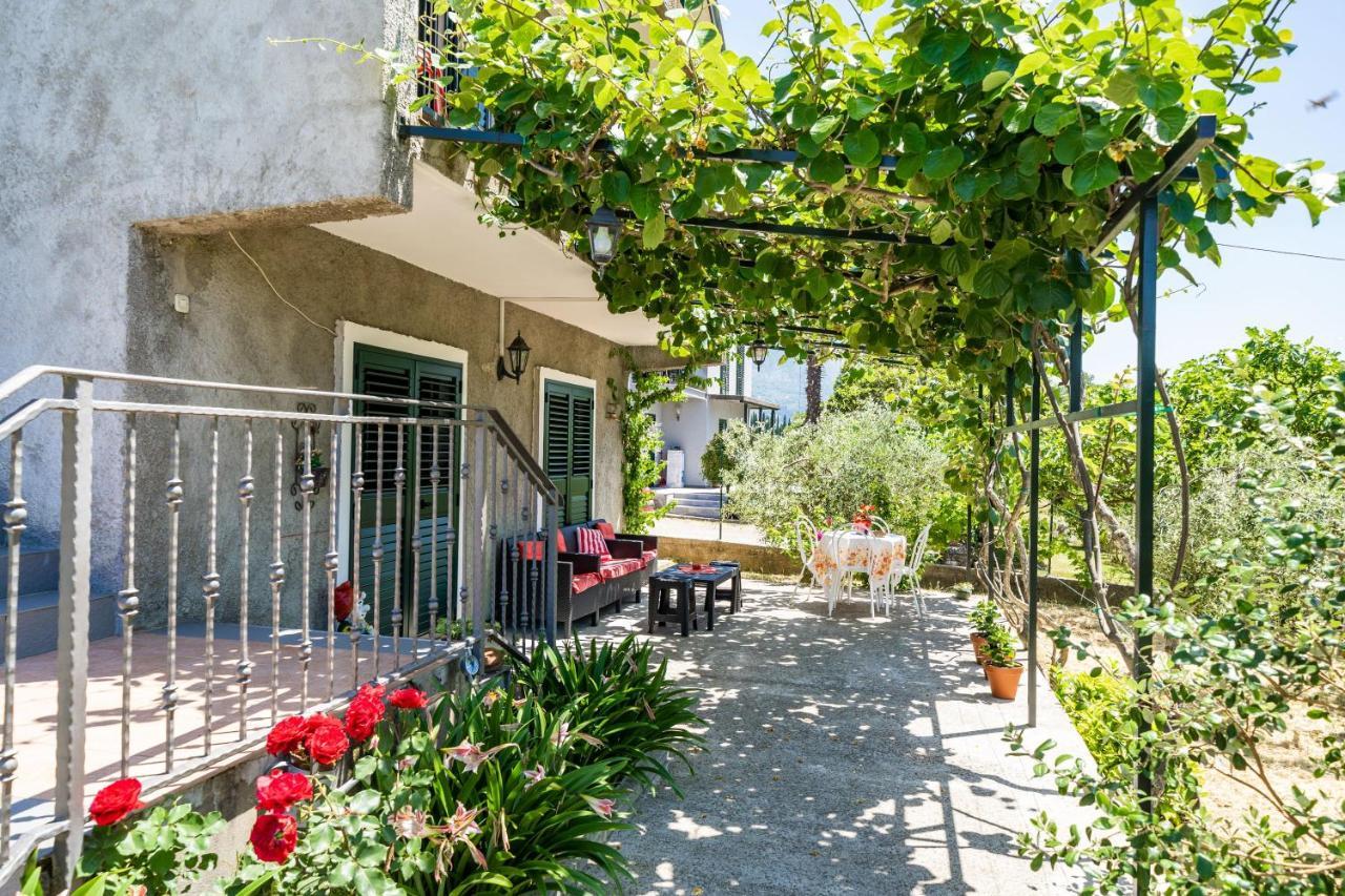 Laurel Leaf Apartment *