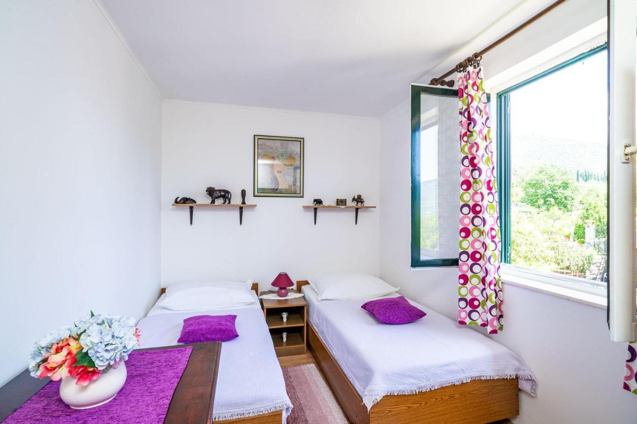 Laurel Leaf Apartment