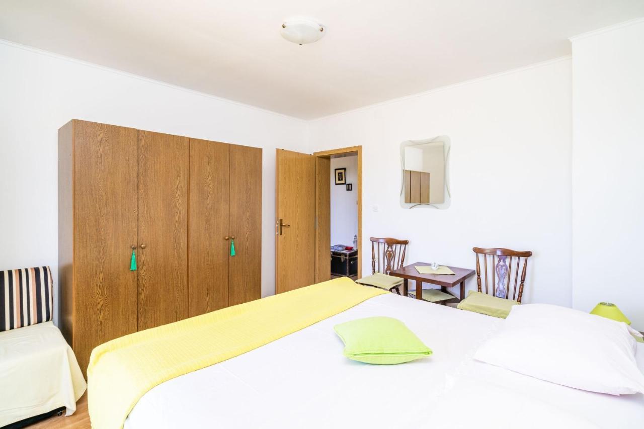 Laurel Leaf Apartment
