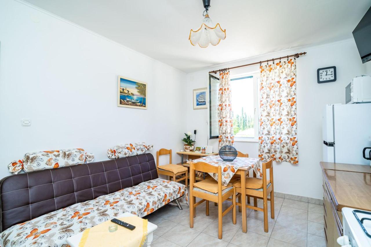 Apartment Laurel Leaf Lovorno